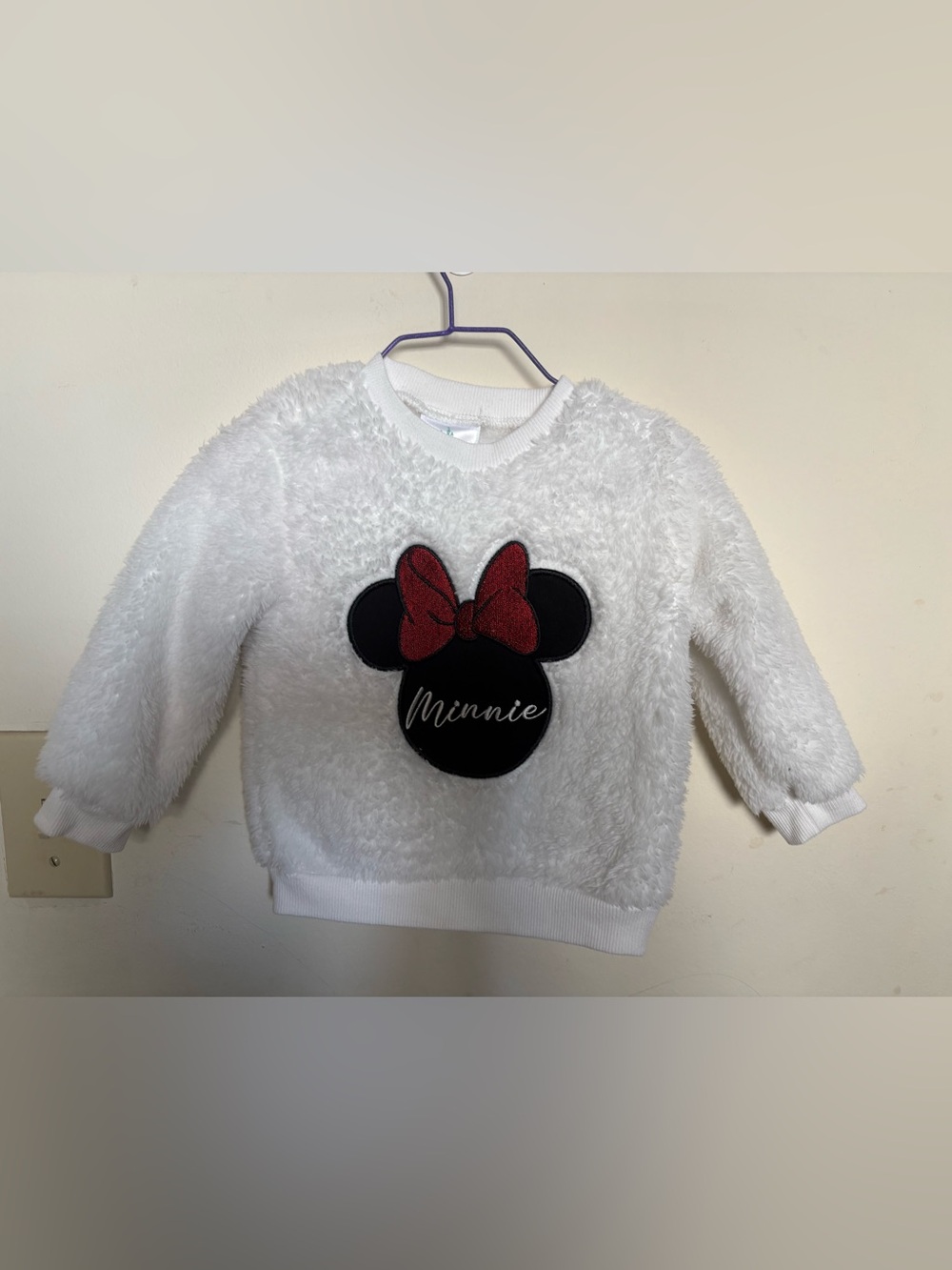 Kids Disney White Fuzzy Sweatshirt with Minnie Graphic size 12-18mths